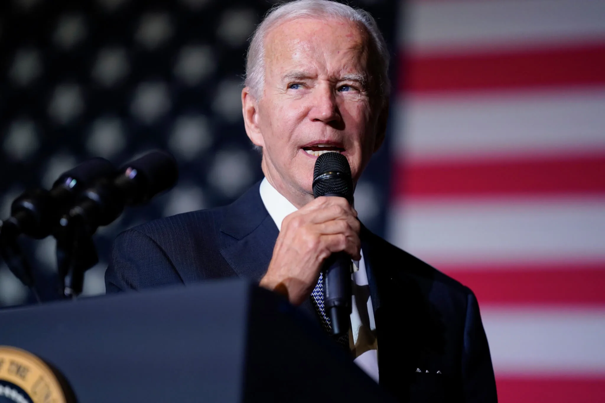 Biden talks with supporters scaled jpg