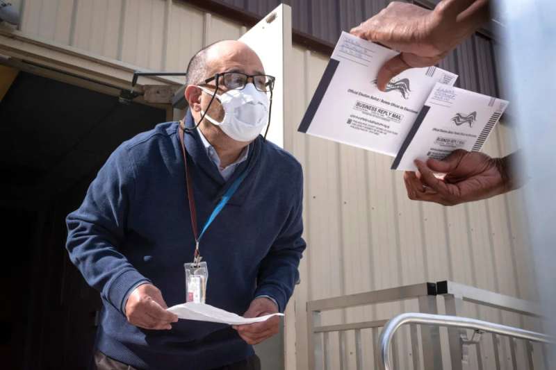 The US Supreme Court on Monday allowed Pennsylvania to continue accepting mail-in ballots up to three days after Nov. 3, blocking a state GOP push to prevent an extended deadline for mail-in ballots in the state.