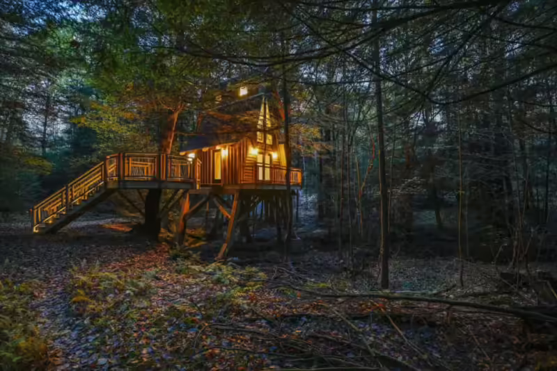 10 cozy waterfront cabins to book in Pennsylvania this fall & winter