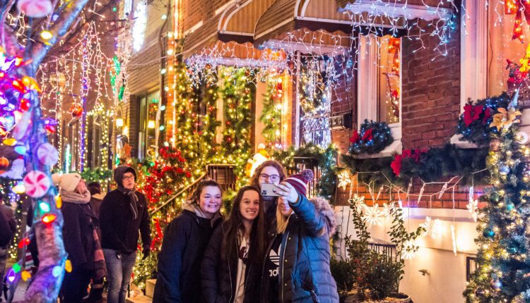 10 dazzling holiday light displays in Philadelphia