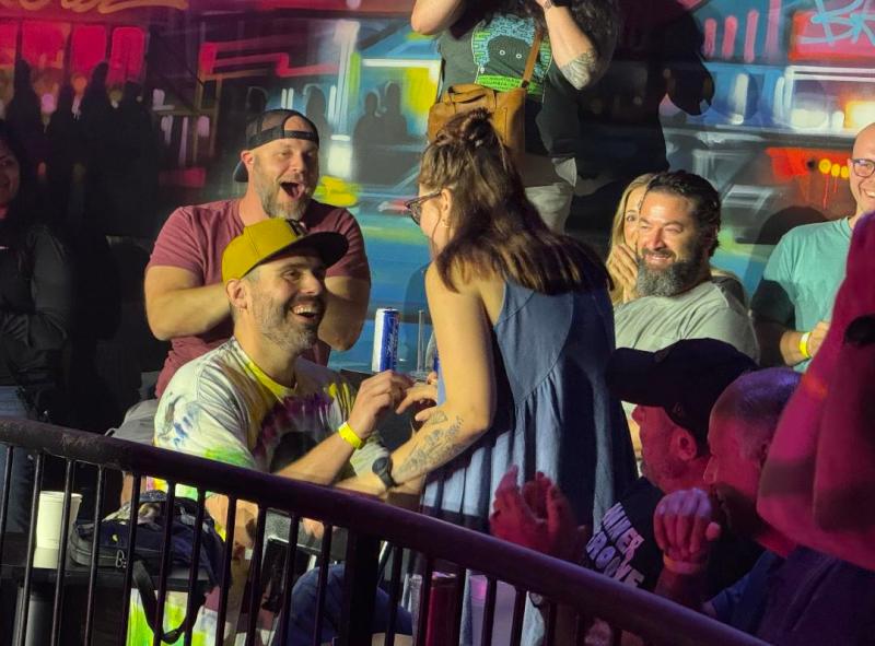 ‘Schitt’s Creek’ inspired a Pittsburgh man to pop the question at a rock show