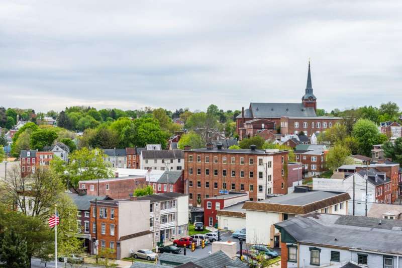 Residents of Lancaster, Pennsylvania, are voicing concerns over plans to convert two former printing plants into massive data centers for artificial intelligence and cloud computing.